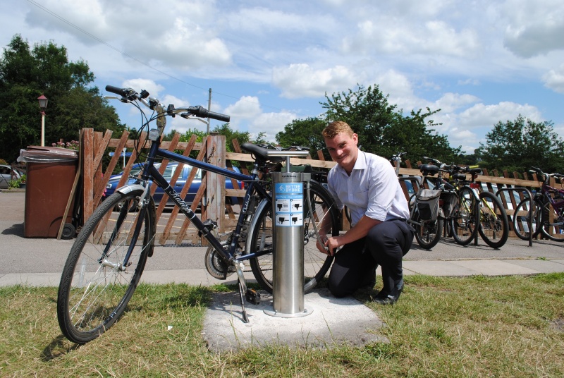 Public bicycle pump at Bitton.