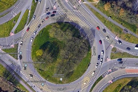 Satellite image of a roundabout.