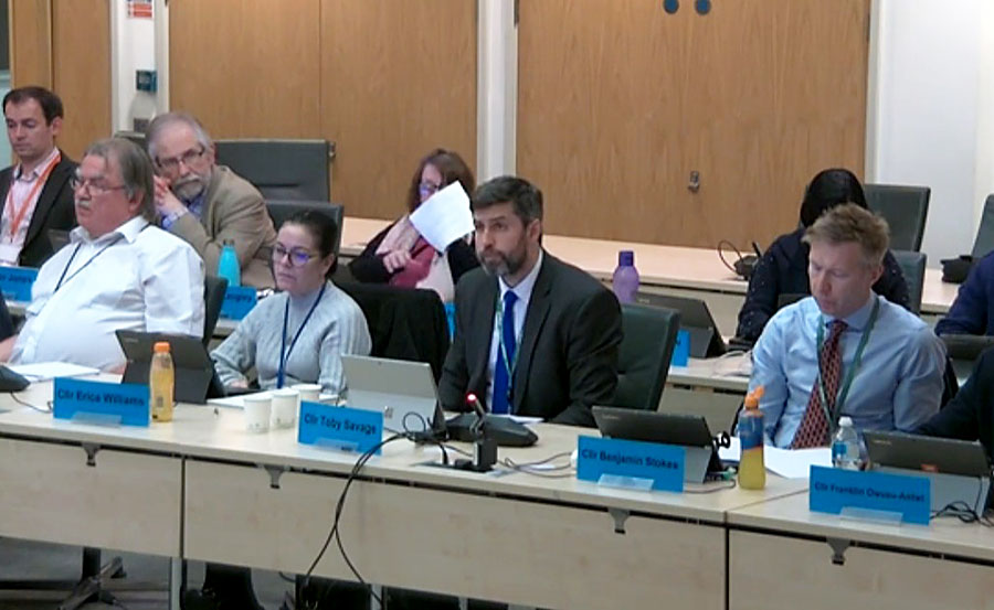 Cllr Toby Savage, leader of South Gloucestershire Council, (centre) at the budget-setting council meeting on 15th February 2023. Photo credit: South Gloucestershire Photo of councillors at a meeting.